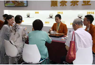 2019春季茶博會(huì)隆重開(kāi)幕，現(xiàn)場(chǎng)直擊巔茶茶館與倉(cāng)儲(chǔ)服務(wù)新體驗(yàn)